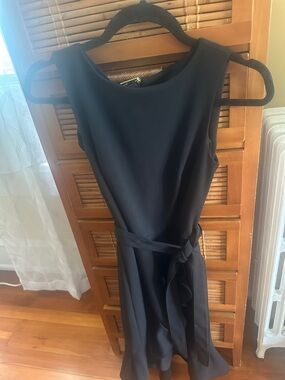 Classic Sleeveless Black Dress with Waist Tie